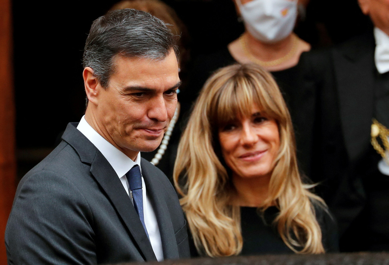 Pedro Sánchez evalúa renunciar tras una denuncia contra su esposa. Foto: Reuters